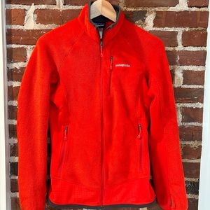 Women’s small Patagonia R2 fleece.